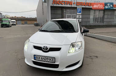 Хэтчбек Toyota Auris 2008 в 