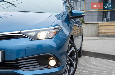 Хэтчбек Toyota Auris 2016 в 