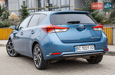 Хэтчбек Toyota Auris 2016 в 