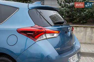 Хэтчбек Toyota Auris 2016 в 