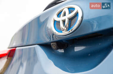 Хэтчбек Toyota Auris 2016 в 