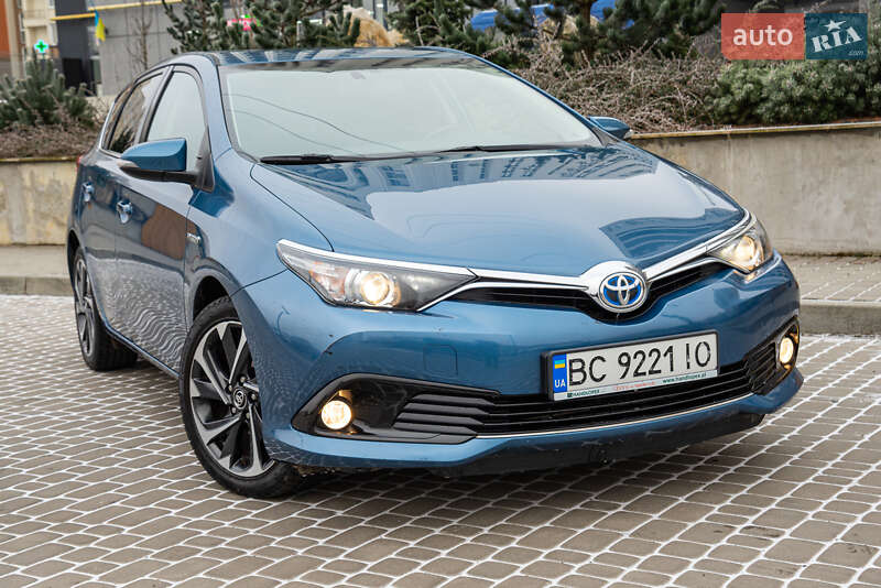 Хэтчбек Toyota Auris 2016 в 