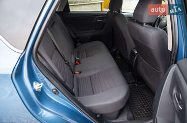 Хэтчбек Toyota Auris 2016 в 