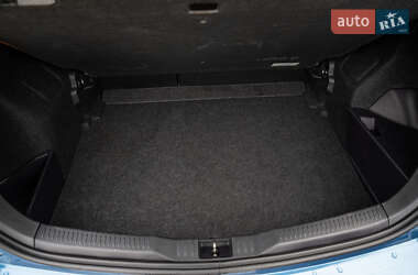 Хэтчбек Toyota Auris 2016 в 