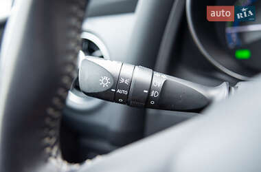 Хэтчбек Toyota Auris 2016 в 