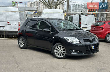 Хэтчбек Toyota Auris 2008 в 