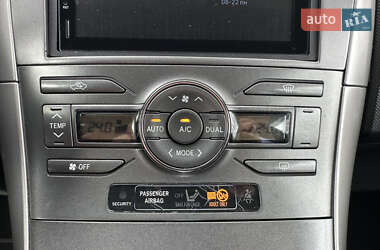 Хэтчбек Toyota Auris 2008 в 