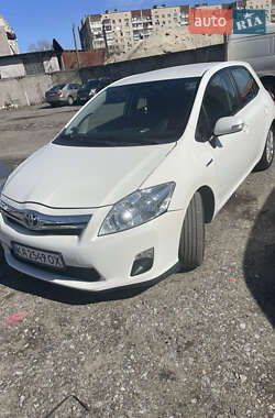 Хэтчбек Toyota Auris 2010 в 
