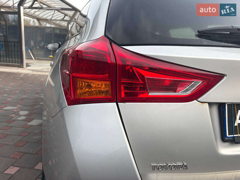 Універсал Toyota Auris 2014 в Запоріжжі