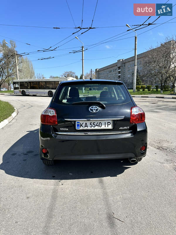 Хетчбек Toyota Auris 2011 в Запоріжжі