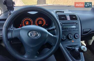 Хэтчбек Toyota Auris 2007 в 