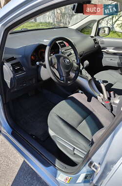 Хэтчбек Toyota Auris 2008 в 