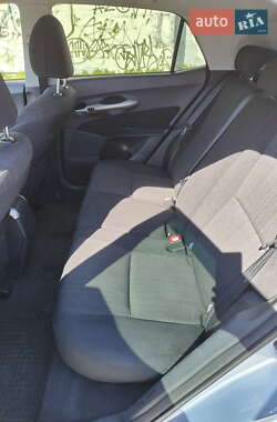 Хэтчбек Toyota Auris 2008 в 