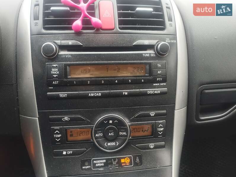 Хэтчбек Toyota Auris 2010 в Черновцах