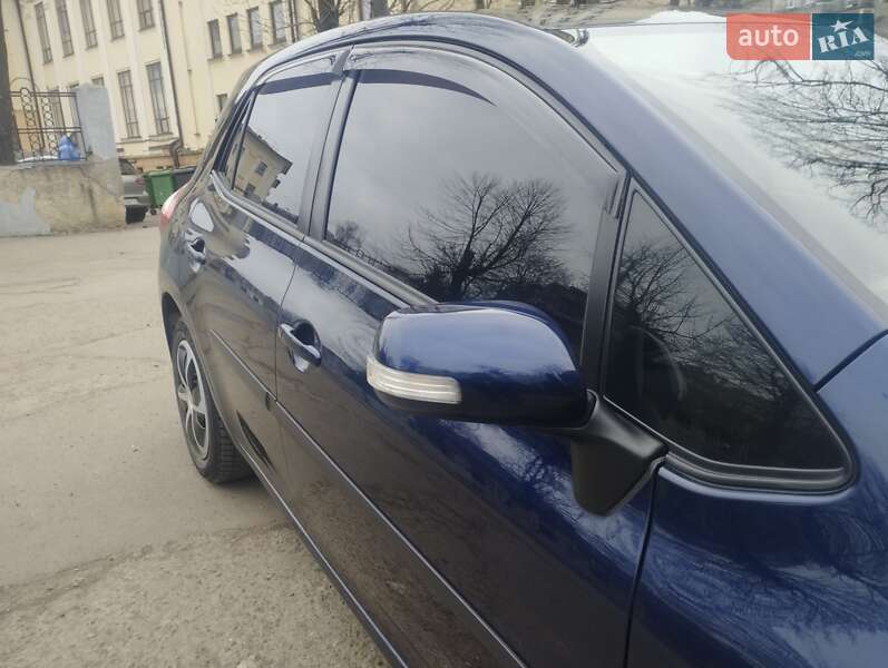 Хэтчбек Toyota Auris 2010 в Черновцах