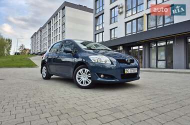 Хэтчбек Toyota Auris 2008 в 