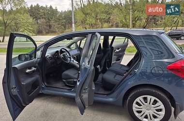 Хэтчбек Toyota Auris 2008 в 