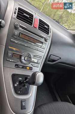 Хэтчбек Toyota Auris 2008 в 
