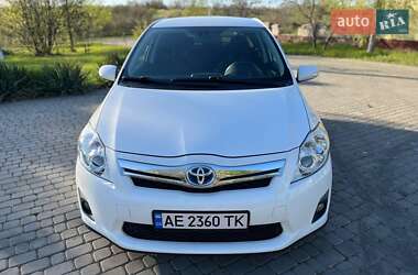 Хэтчбек Toyota Auris 2011 в 