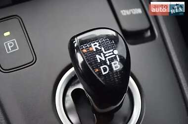 Хэтчбек Toyota Auris 2015 в 