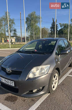 Хэтчбек Toyota Auris 2009 в 