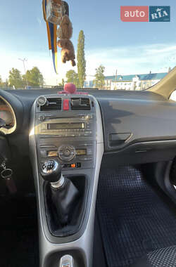 Хэтчбек Toyota Auris 2009 в 
