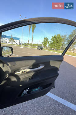 Хэтчбек Toyota Auris 2009 в 