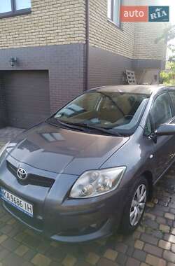 Хэтчбек Toyota Auris 2008 в 