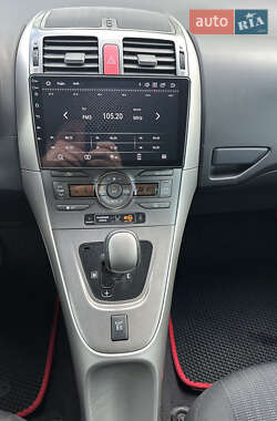 Хэтчбек Toyota Auris 2008 в 