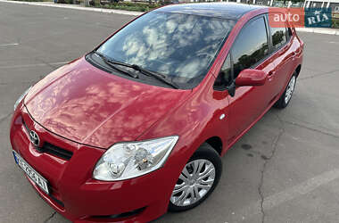 Хэтчбек Toyota Auris 2008 в 