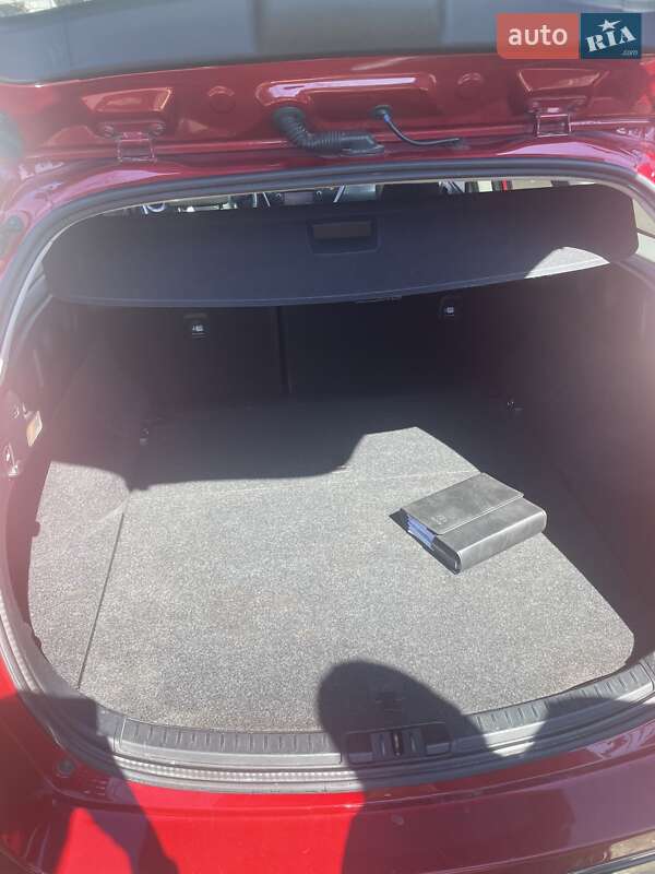 Універсал Toyota Auris 2013 в Звягелі