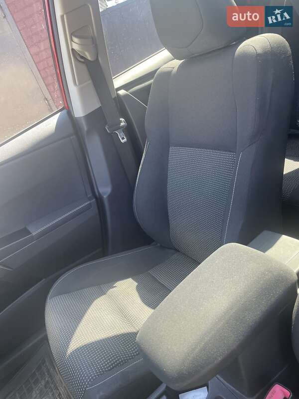 Універсал Toyota Auris 2013 в Звягелі