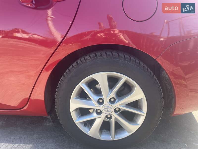 Універсал Toyota Auris 2013 в Звягелі