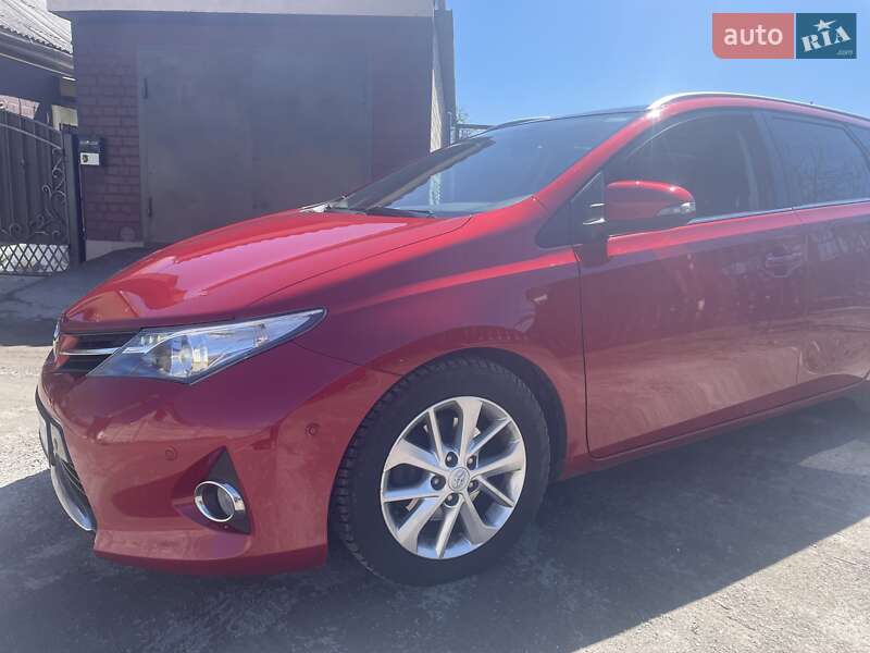 Універсал Toyota Auris 2013 в Звягелі