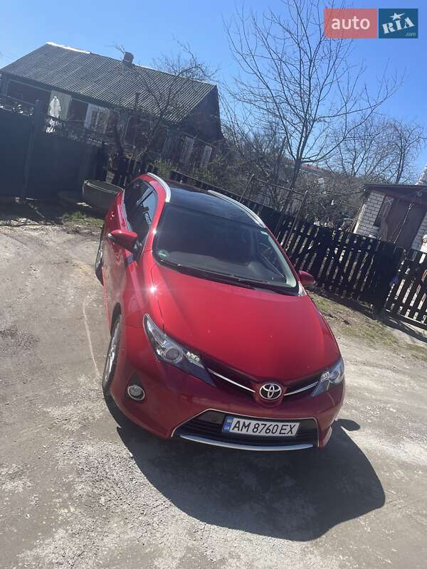 Універсал Toyota Auris 2013 в Звягелі