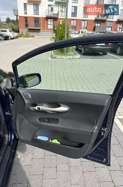 Хэтчбек Toyota Auris 2008 в 