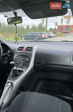 Хэтчбек Toyota Auris 2008 в 