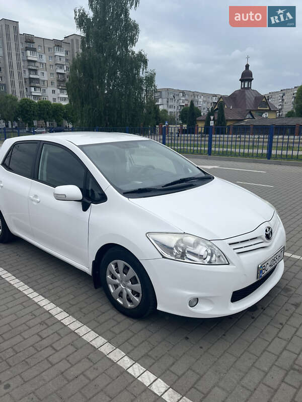 Toyota Auris 2011