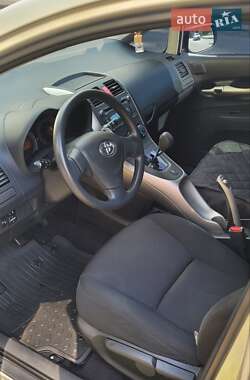 Хэтчбек Toyota Auris 2008 в 
