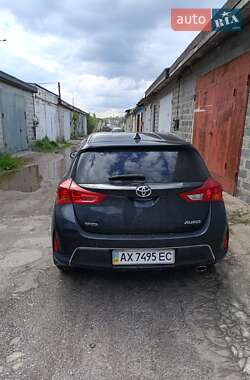 Хэтчбек Toyota Auris 2013 в 