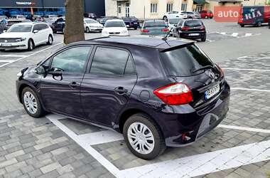 Хэтчбек Toyota Auris 2010 в 