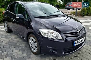 Хэтчбек Toyota Auris 2010 в 