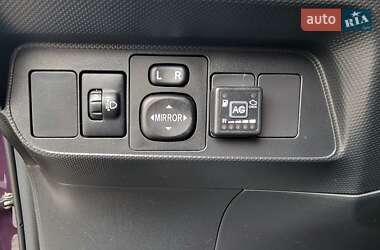 Хэтчбек Toyota Auris 2010 в 