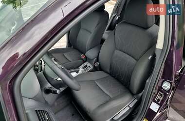 Хэтчбек Toyota Auris 2010 в 
