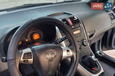 Хетчбек Toyota Auris 2011 в 