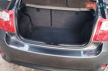 Хетчбек Toyota Auris 2011 в 
