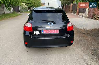 Хетчбек Toyota Auris 2011 в 