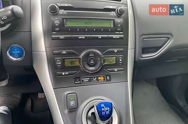 Хетчбек Toyota Auris 2011 в 