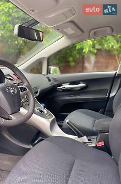 Хетчбек Toyota Auris 2011 в 