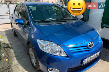 Хетчбек Toyota Auris 2012 в 